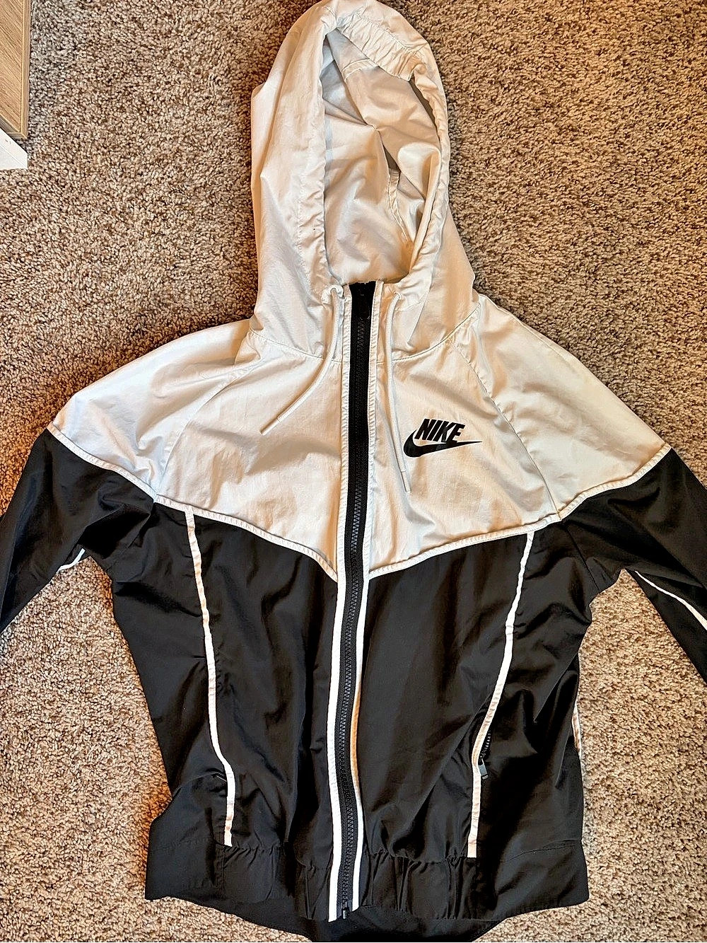 Nike Windbreaker Black & White Small